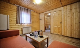  Отель «Аллюр Лодж» Карачаево-Черкесская Республика Домик Люкс 4-местный 2-комнатный, фото 2_1