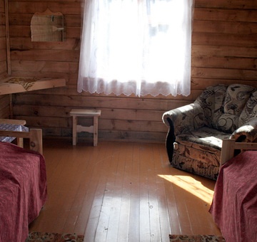 Спортивно-туристическая база «Фанат» Алтайский край 4-местный кедровый домик