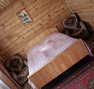 Спортивно-туристическая база «Фанат» Алтайский край 2-местный кедровый домик