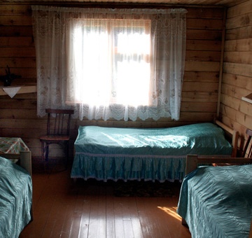 Спортивно-туристическая база «Фанат» Алтайский край 3-местный кедровый домик