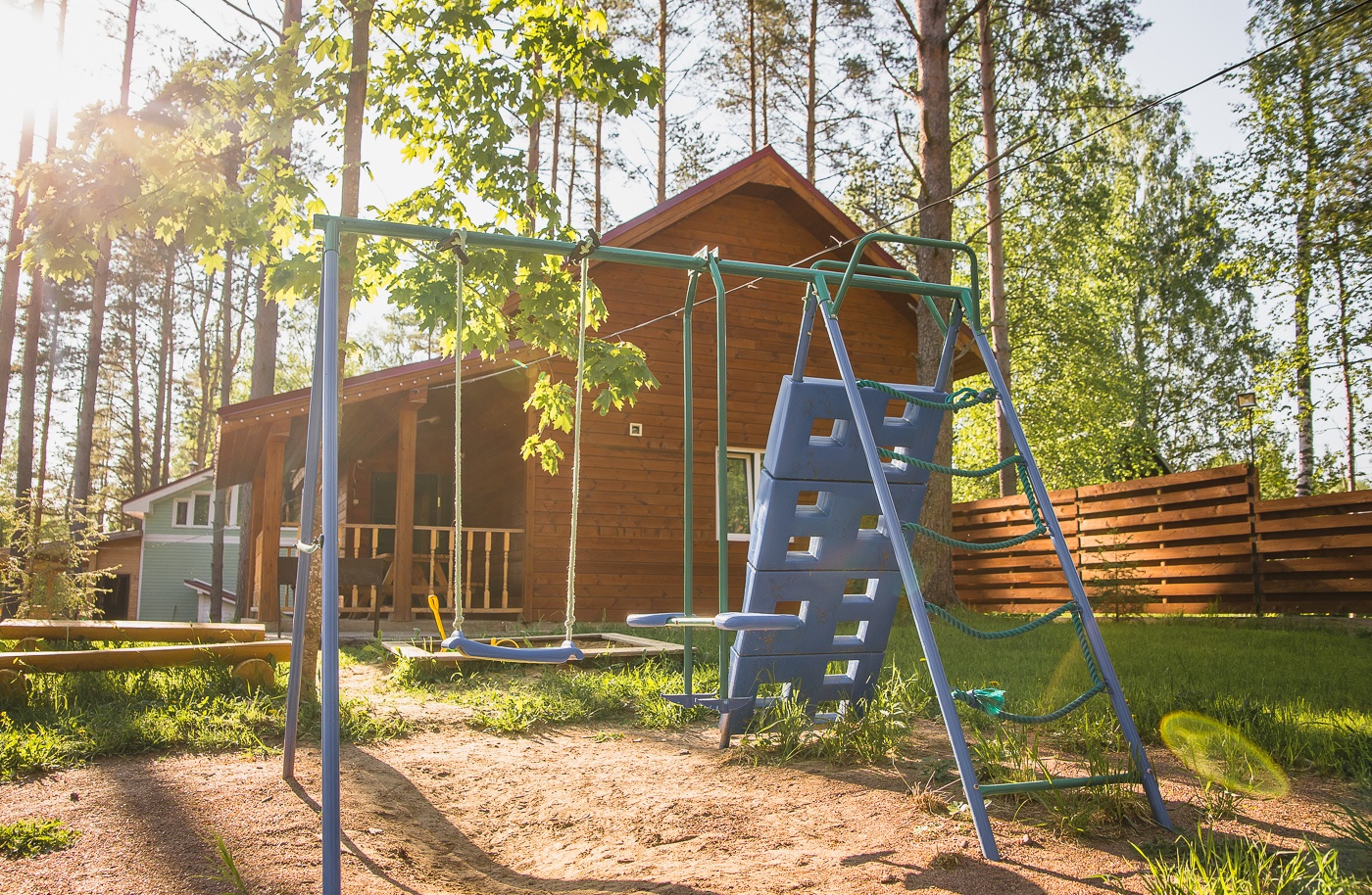 Погода в коробицыно ленинградской. Коробицыно Каскад Ленинградская область. База отдыха Коробицыно Каскад Ленинградская область. Турбаза горки Коробицыно. Коробицыно Каскад коттедж молодежный.