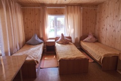 База отдыха «Усть-Алеус» Новосибирская область 3-местные апартаменты в корпусе «Теремок» (1 этаж), фото 2_1