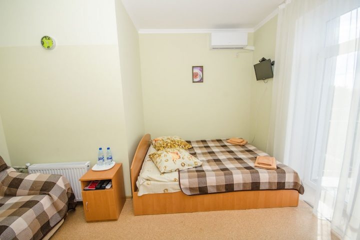 Гостевой дом «Инжир» Республика Крым 2-местная комната с балконом (корпус INGIR RED)