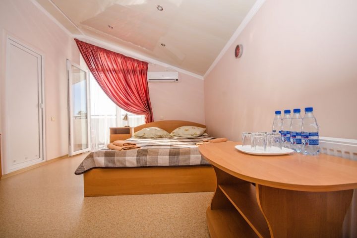 Гостевой дом «Инжир» Республика Крым 4-местная комната с балконом (корпус INGIR RED)