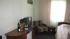 Курортный отель «Бастион» Республика Крым Номер «Эконом» 3-местный двухкомнатный, фото 4_3