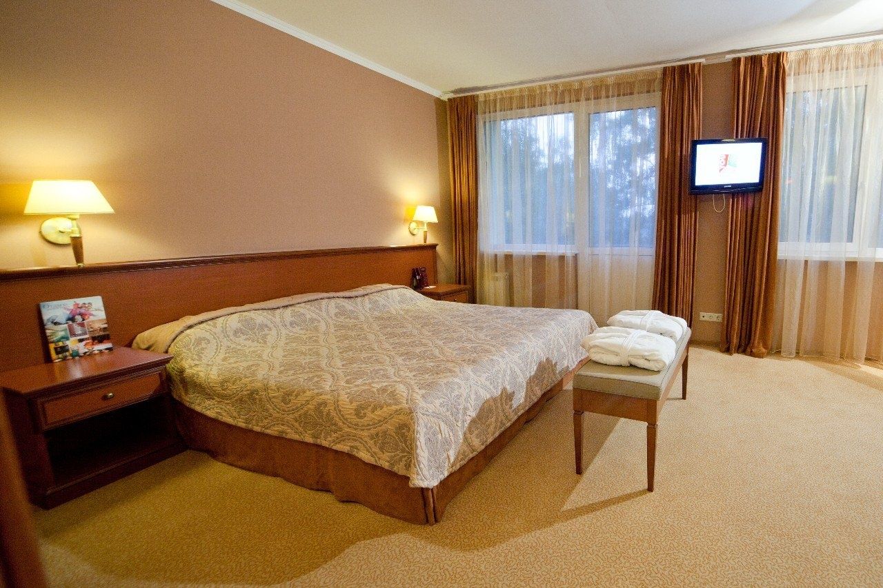 Загородный отель «Яхонты Истра» Московская область Номер «Люкс» 3-комнатный в корпусе «Прибрежный»