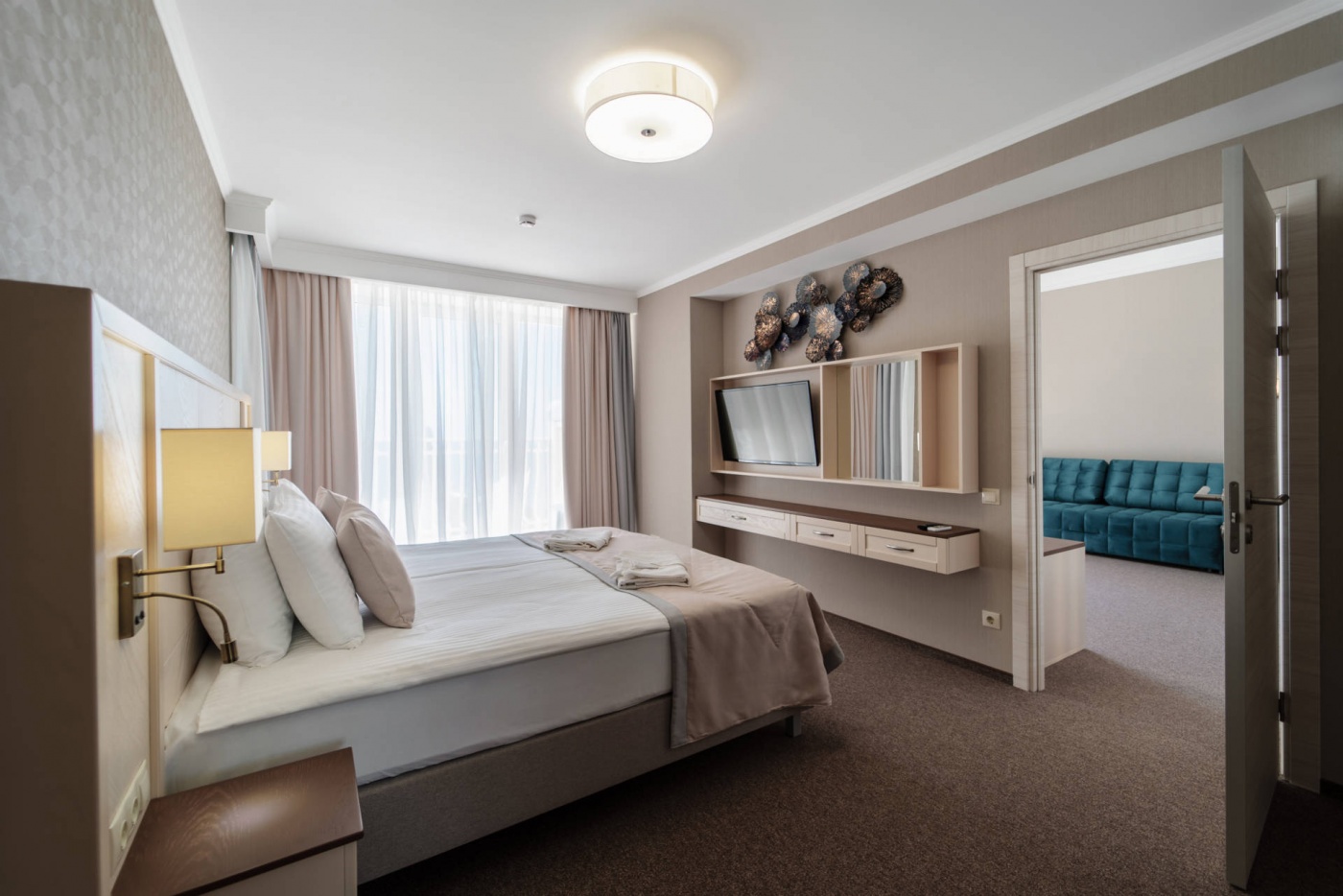  Отель «Усадьба Голубой залив» Республика Крым Номер Премиум-люкс 2-комнатный 