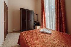  Отель «Усадьба Голубой залив» Республика Крым Люкс 3-комнатный , фото 2_1
