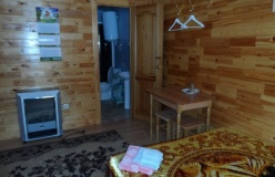  Центр активного отдыха «Колобок» Республика Алтай Четырехместный благоустроенный домик семейного типа, фото 2_1