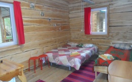  Центр активного отдыха «Колобок» Республика Алтай Трёхместный благоустроенный домик семейного типа