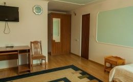 Гостиница «Вита» Ставропольский край Номер «Стандарт Плюс» 3-местный с двумя кроватями и диваном, фото 2_1