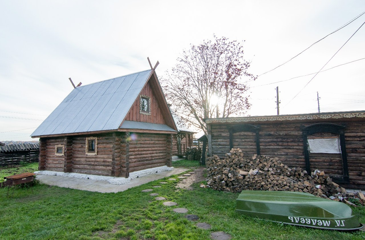 Авито ворсма нижегородская область. Ворсма медведь гостиница. Медведь Ворсма Нижегородская область. Турбаза в Ворсме Нижегородской области медведь. Гостиный двор медведь Ворсма.